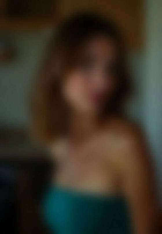 Hella, 28